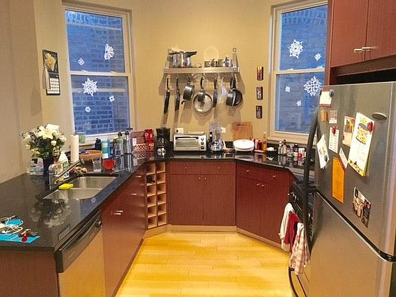 3rd image of 1342 N Claremont Ave #2