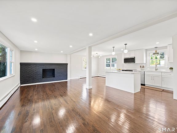 3rd image of 325 Circle Drive