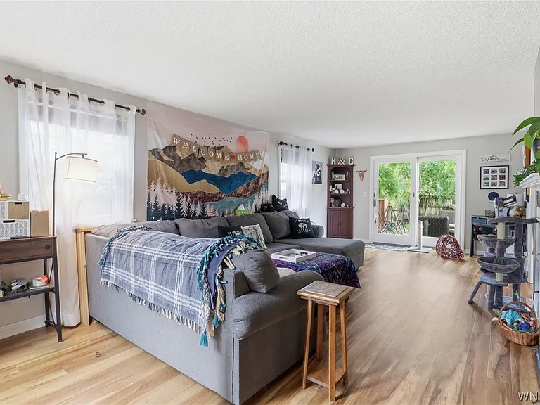 16 Paramount Pkwy — Photo 6