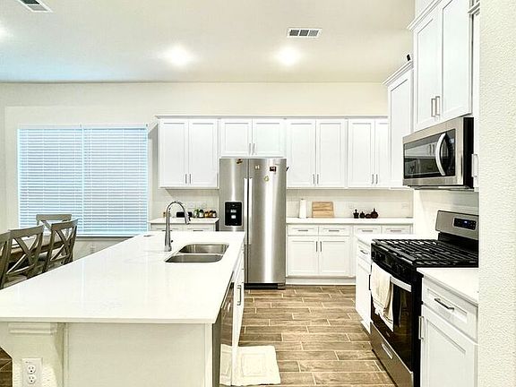 4th image of 504 Portina Dr
