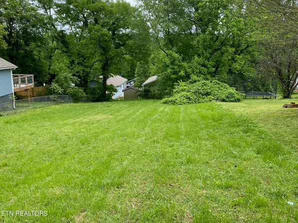4136 NW Apex Dr, Knoxville, TN 37919
