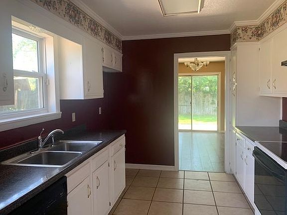 4th image of 1450 Marshall Place Dr