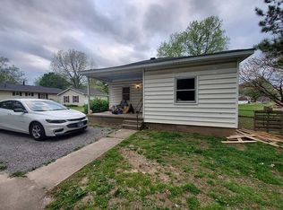 1206 Hoffard Ave, Johnston City, IL 62951