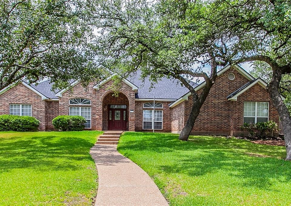 1st image of 107 Royal Springs Ln