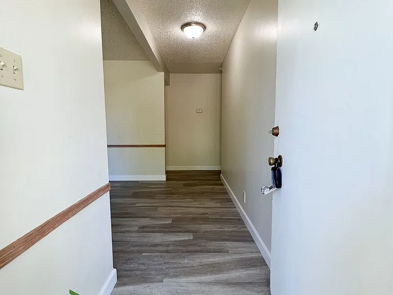 10600 E Estates Dr — Photo 3