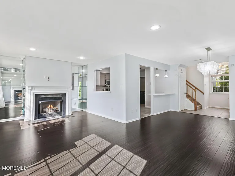 761 Banyan Ct — Photo 8