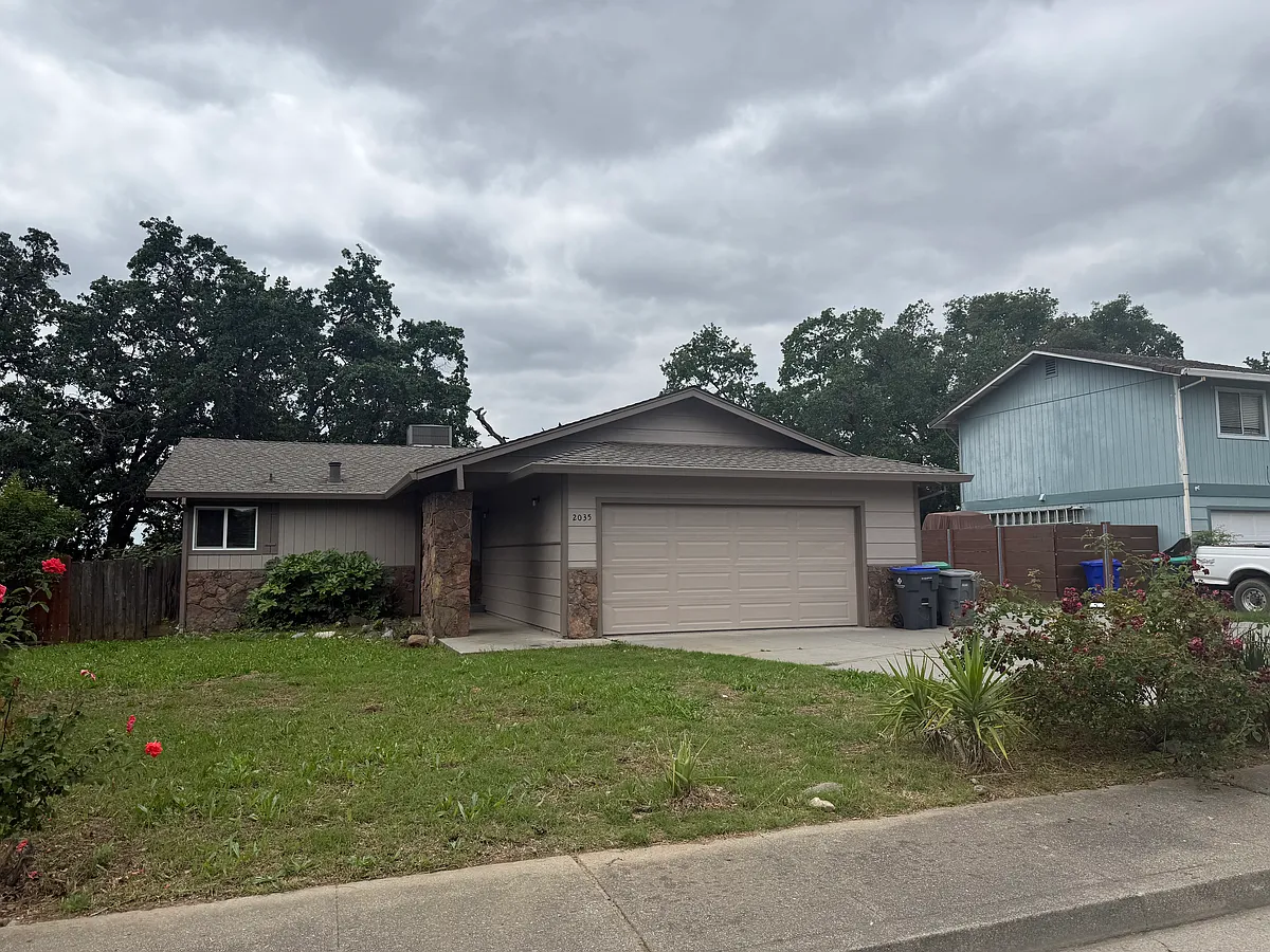 Building Photo - 2035 Stonybrook Dr