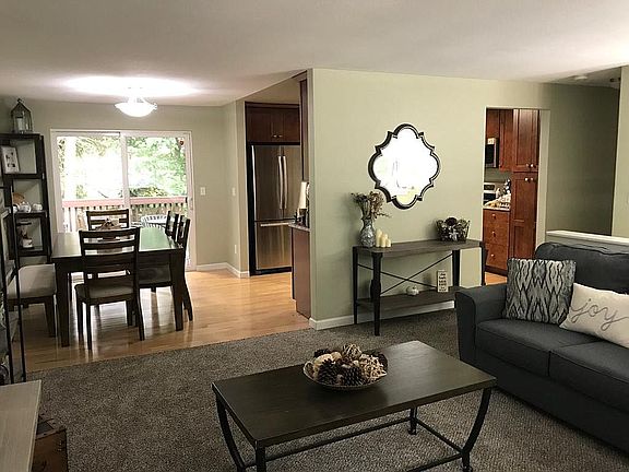 4th image of 17119 Meadowdale Dr