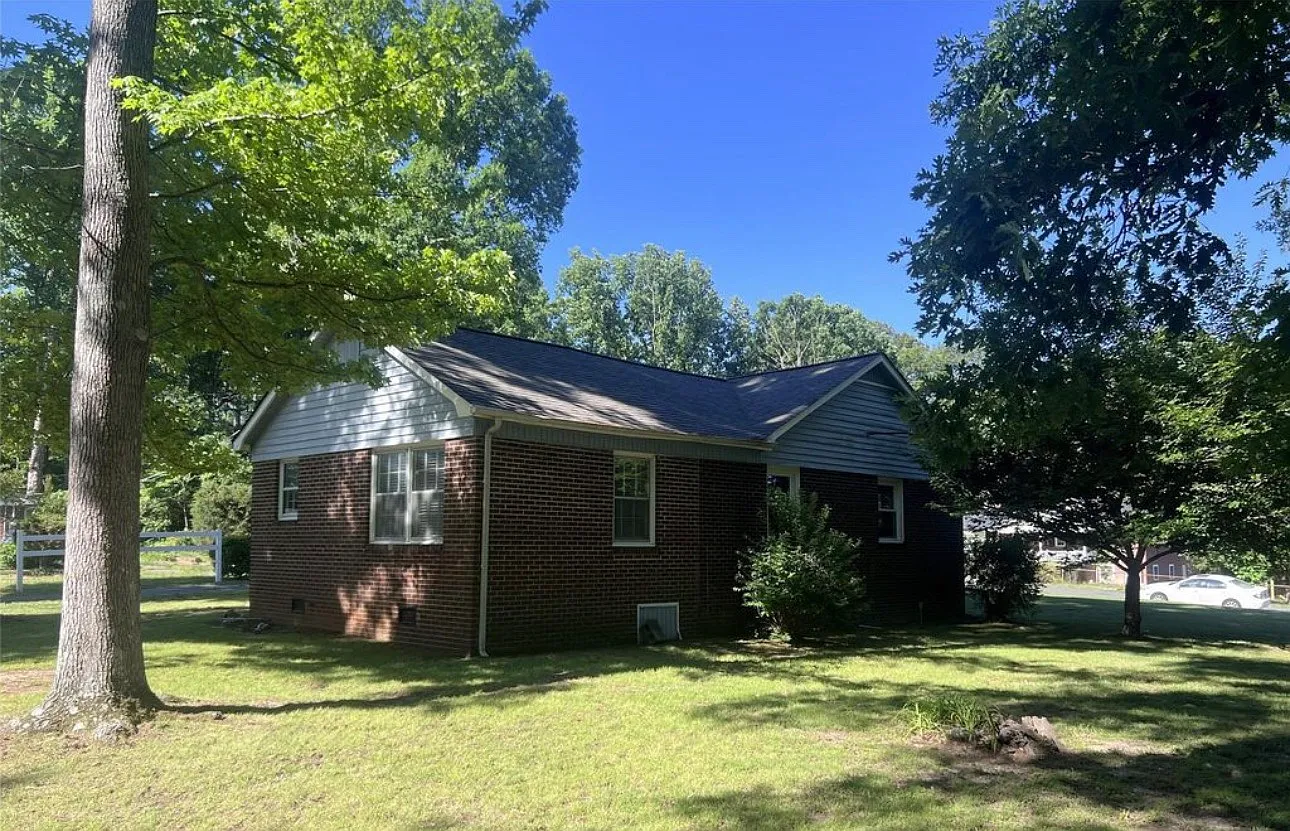 3 bed, 1432 sqft, $1,600 — Photo 2