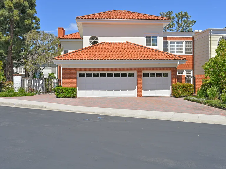 2 Belcourt Dr — Photo 1