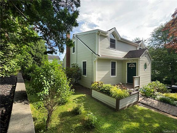 2nd image of 25 Hickory Dr