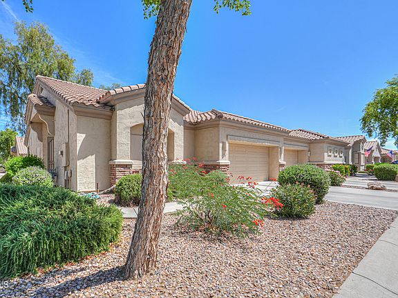 3rd image of 1538 E EARL Drive