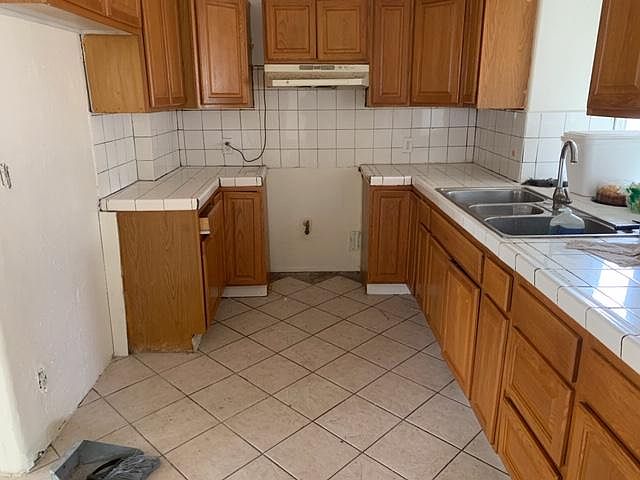 2nd image of 1837 Porter St