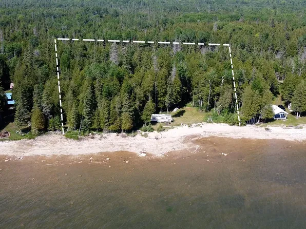 2077 M 134, Hessel, MI 49745