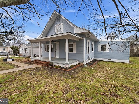 3rd image of 909 Spruce Ave