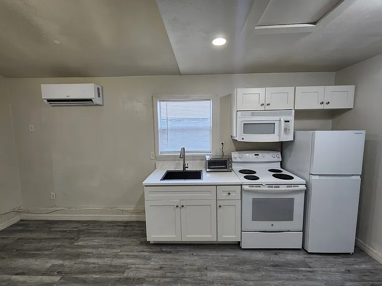 5317 1/2 Gulfport Blvd #B — Photo 2