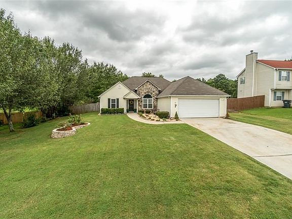 2nd image of 2915 Hampton Valley Dr