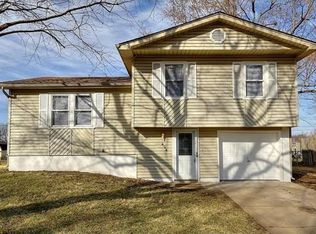 404 NE Richardson Pl, Lees Summit, MO 64086