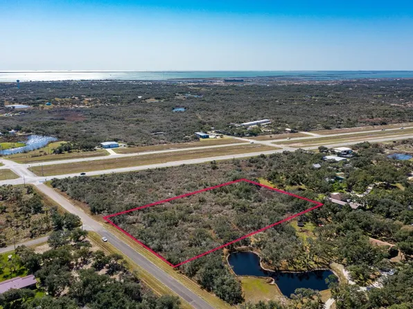 1803 W Corpus Christi St, Rockport, TX 78382
