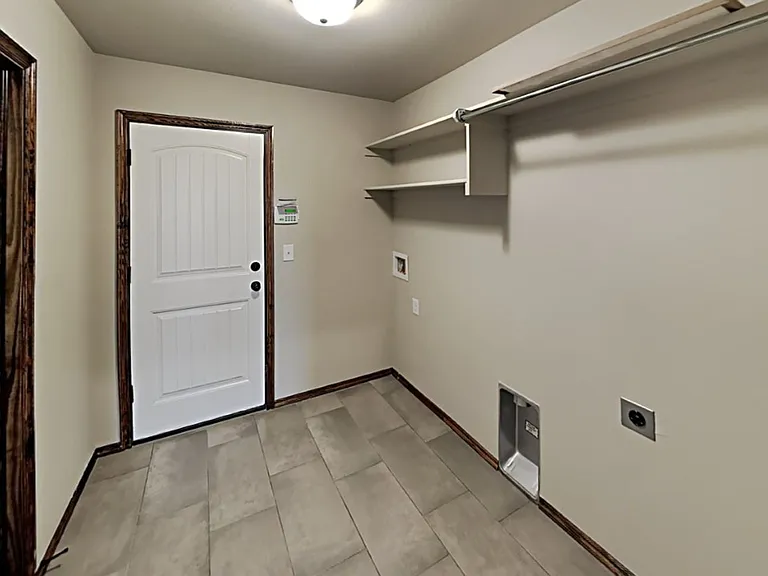 10529 NW 41st St — Photo 17