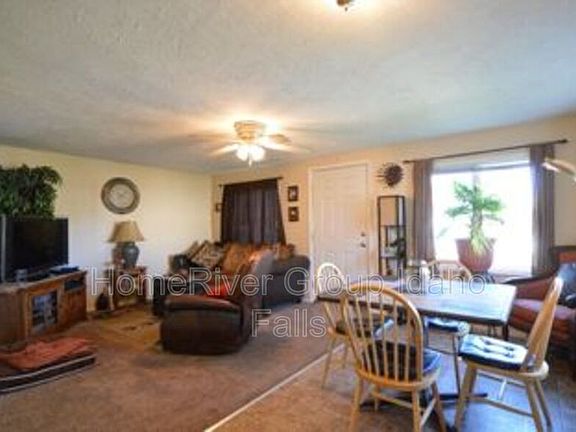 4th image of 1196 Blaine Ave