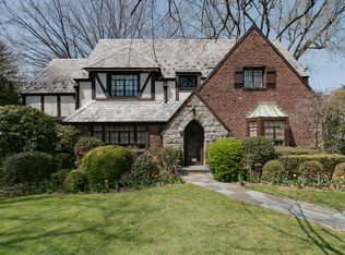 3 Darley Rd, Great Neck, NY 11021