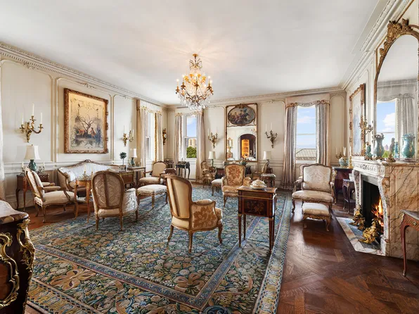 990 5th Avenue image 2 of 19