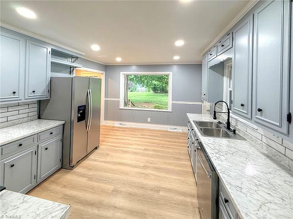 3rd image of 6004 Santa Maria Dr