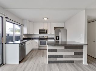 1278 Willow Ln, Gurnee, IL 60031