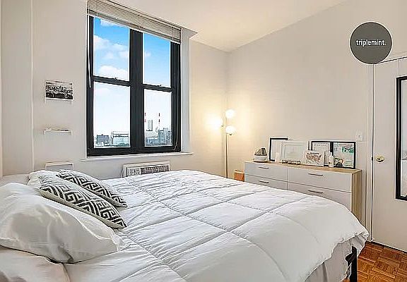 3rd image of 521 E 72nd St APT 8C