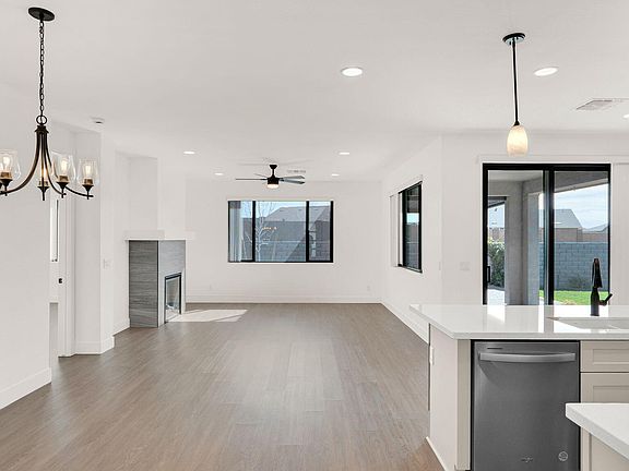 5th image of 5047 N KINGSLEY Court