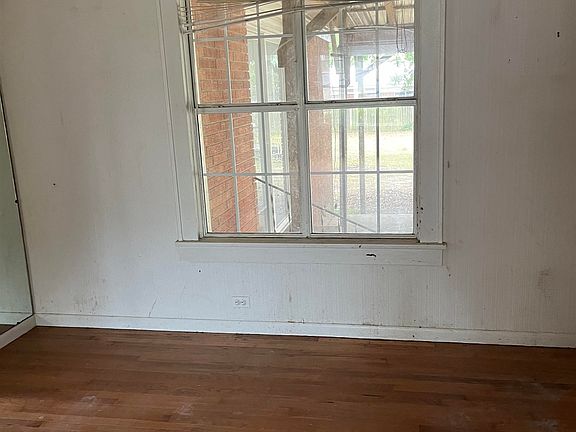 5th image of 1117 Pine Bluff St