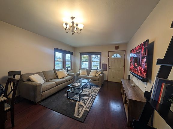 3rd image of 1741 Burwell St