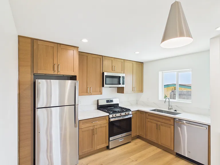 1132 W Redwood St — Photo 13