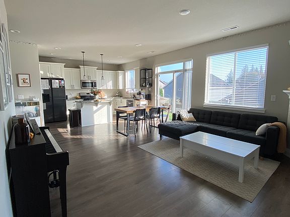 Open concept living & dining