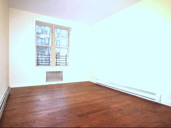 4th image of 3083 32nd St APT 1B