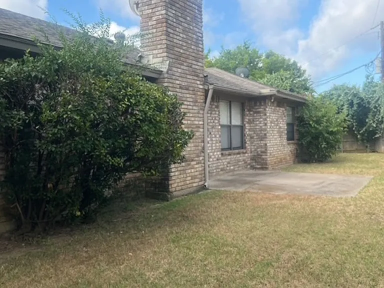 3700 Dauphine Ct — Photo 43