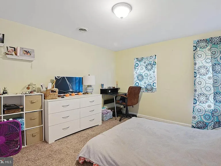 215 Westminster Ave #B — Photo 8