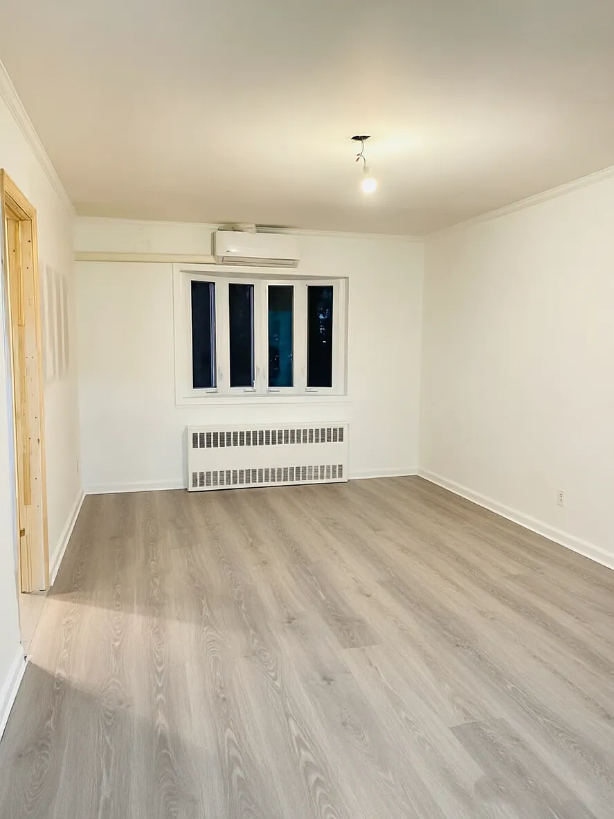 Building Photo - 200-14 32nd Ave #2F