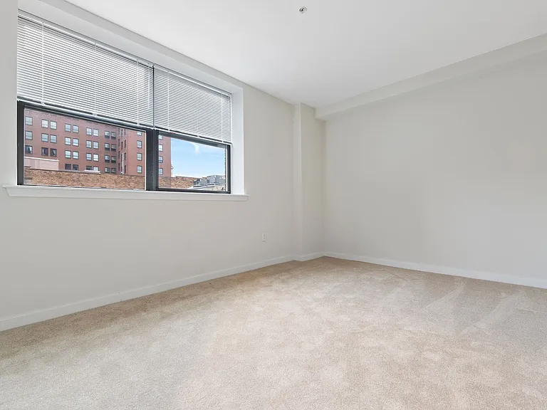 Altamont Apartments Limited-Time Special! First Month FREE with Approved Application! — Photo 52