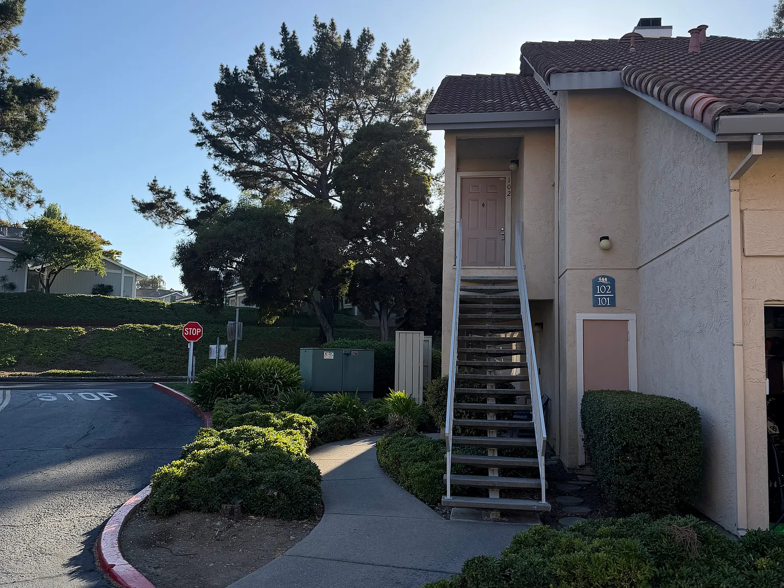 2 bed, 988 sqft, $2,645 — Photo 2
