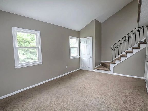 5th image of 2 Bluestone Dr #2