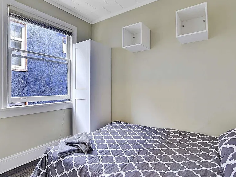 935 Jervis St #4 — Photo 9