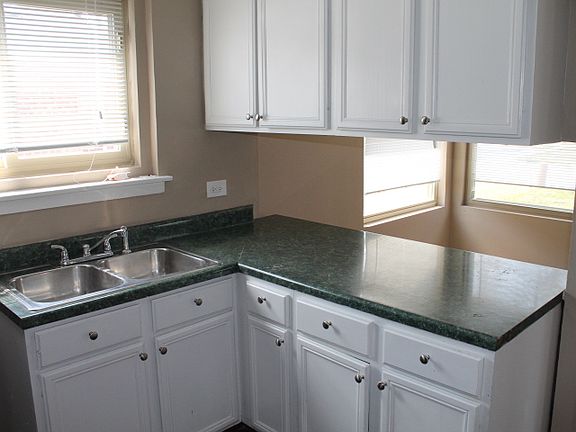 4th image of 14531 Woodlawn Ave