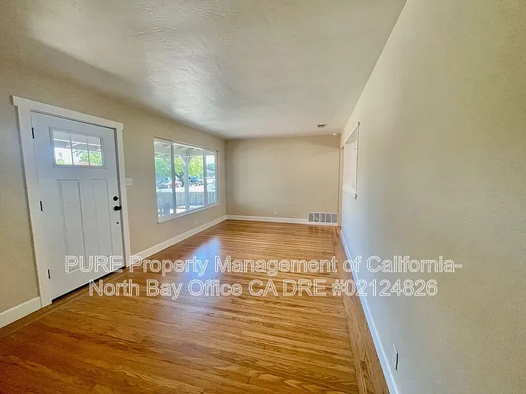 1521 E Madison St — Photo 4