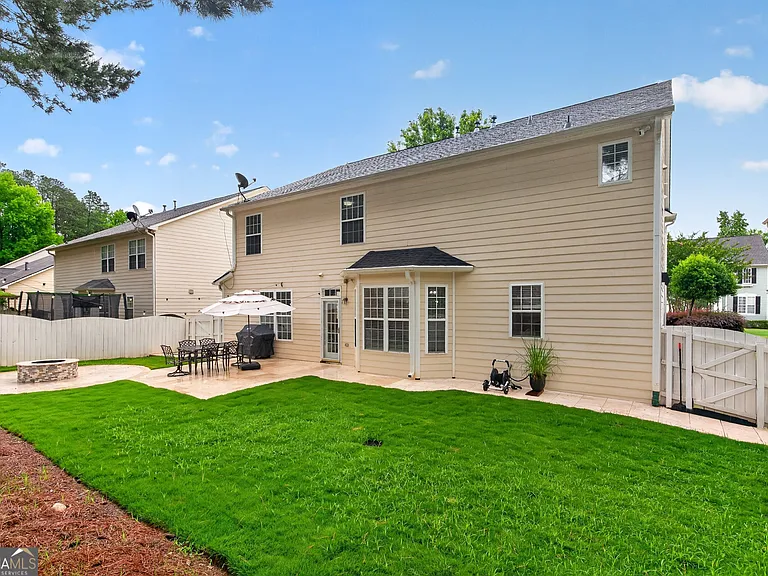 323 Revolution Dr — Photo 42