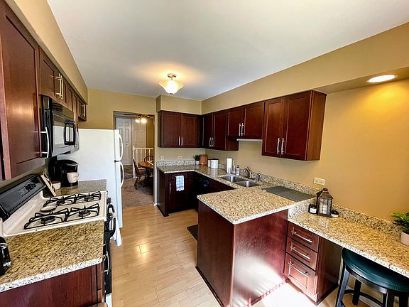 3rd image of 1401 Sutton Ct #1401