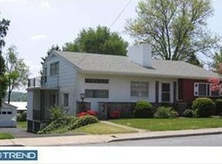 210 Hillcrest Rd, New Holland, PA 17557