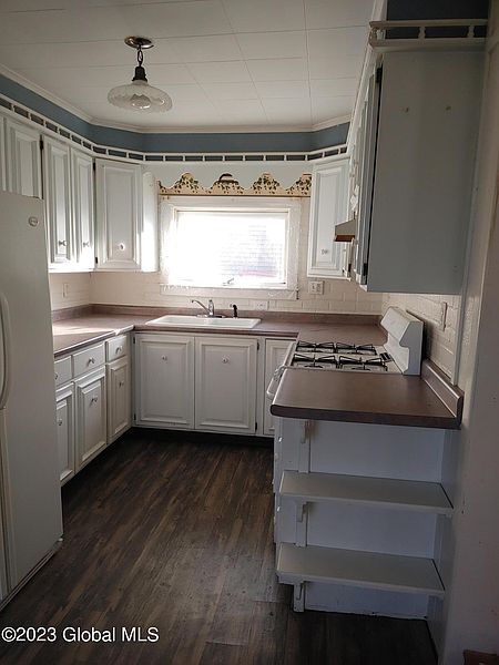 2nd image of 13 Woody Lane