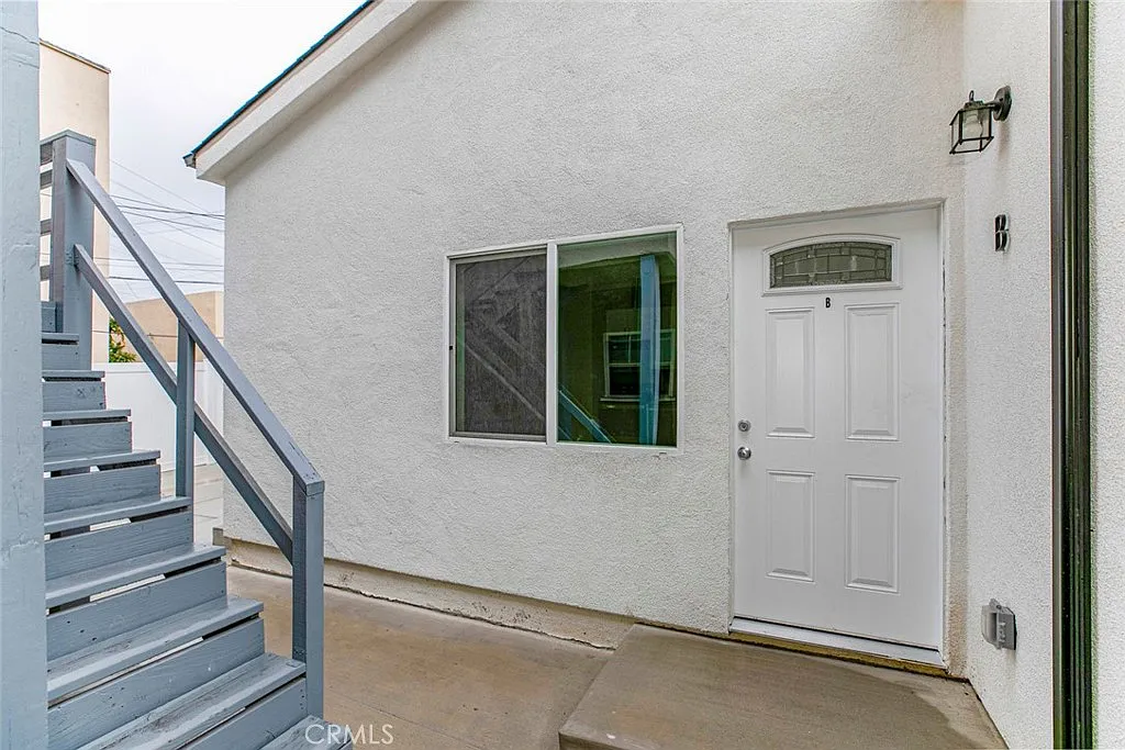 2 bed, 900 sqft, $3,000 — Photo 2